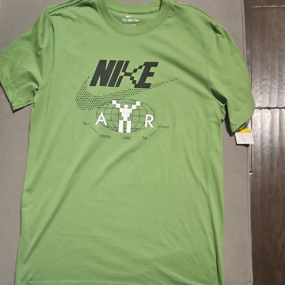 Men's Nike T-shirt NWT - Small